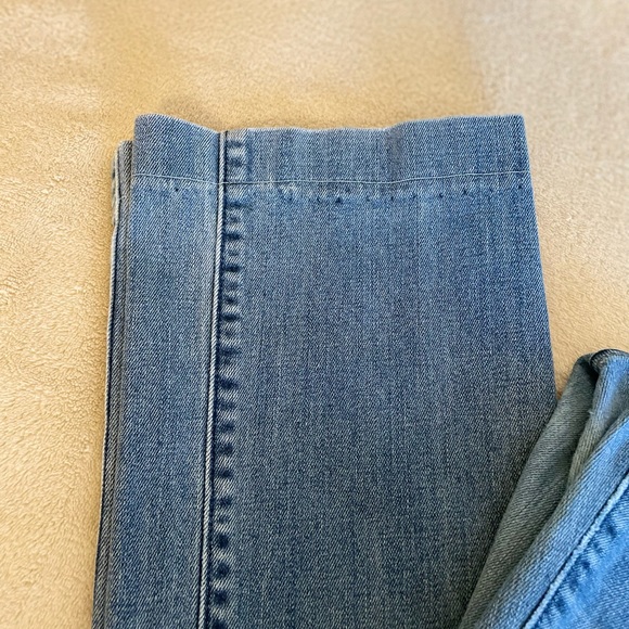 Tommy Bahama Straight Leg Mid Rise Jeans - Size 6 - Picture 3 of 11